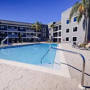 La Quinta By Wyndham Near Busch Gardens Hotel